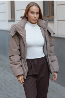 Зимняя теплая куртка цвета капучино