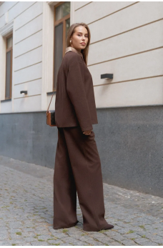 Актуальные женские брюки шоколадного цвета