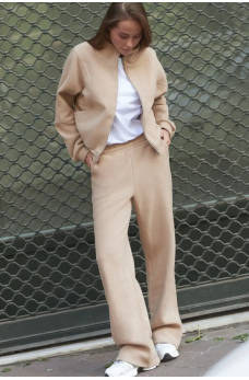 Бежевый уютный костюм на флисе