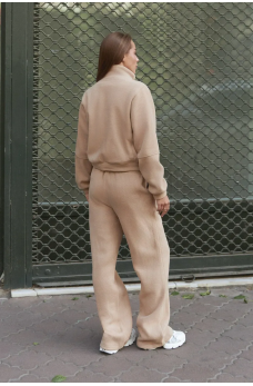 Бежевый уютный костюм на флисе