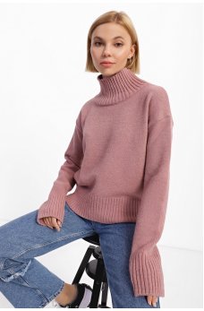 Нежный пудровый женский гармоничный свитер