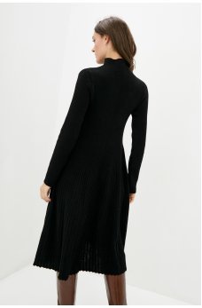 Черное базовое трикотажное платье миди 