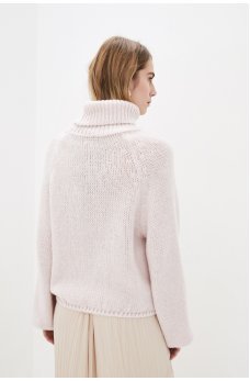 Пудровый минималистичный мягкий свитер