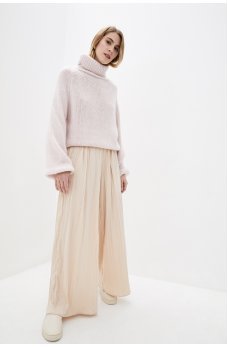 Пудровый минималистичный мягкий свитер