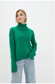 Яркий зеленый женский гармоничный свитер
