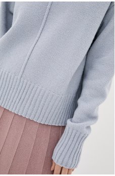 Светло-серый свободный свитер с декоративной полосой