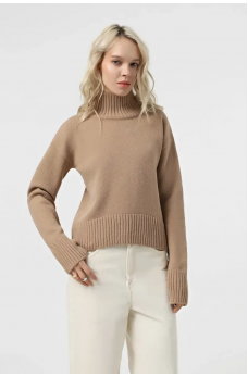 Базовый вязаный свитер цвета кемел