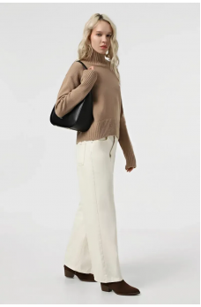 Базовый вязаный свитер цвета кемел