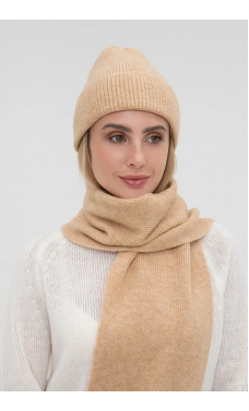 Бежевая классическая вязаная шапка