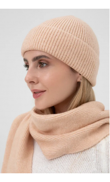 Розовая универсальная женская шапка