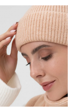 Розовая универсальная женская шапка