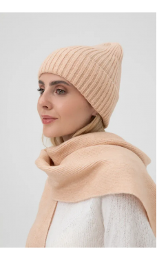 Розовая базовая вязаная шапка