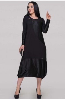 Свободное черное платье со спущенной линией плеча